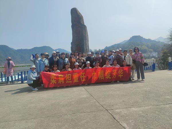 公司機(jī)關(guān)黨支部、工程服務(wù)支部聯(lián)合舉辦“三八”節(jié)主題活動(dòng)